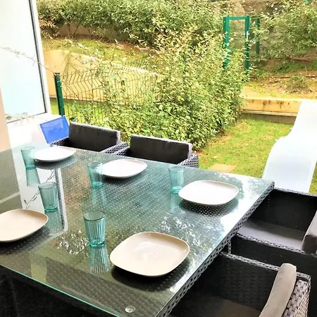 Centre Les Pins 1 Bedroom With Ac, Swimming Pool And Parking