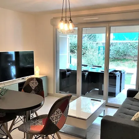 Centre Les Pins 1 Bedroom With Ac, Swimming Pool And Parking 아파트 *