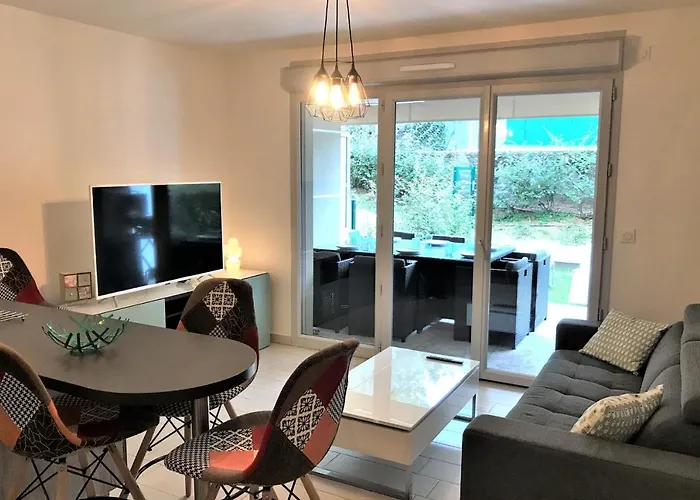 Centre Les Pins 1 Bedroom With Ac, Swimming Pool And Parking Appartement *
