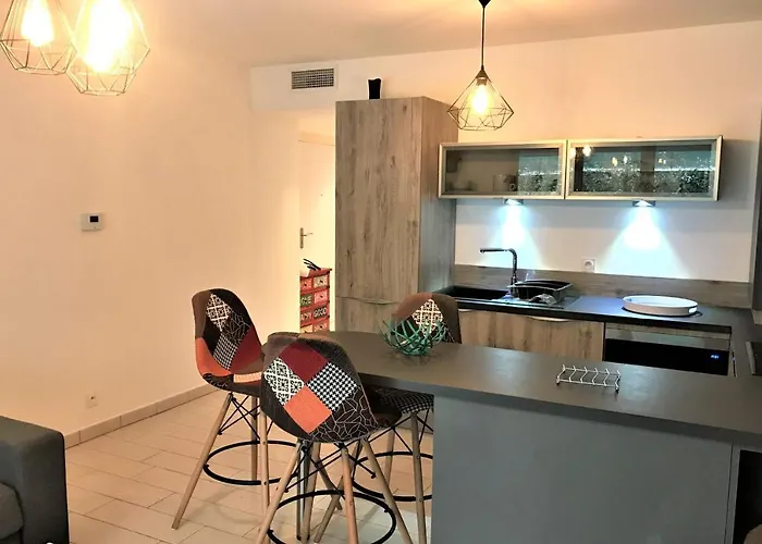 Centre Les Pins 1 Bedroom With Ac, Swimming Pool And Parking Appartement