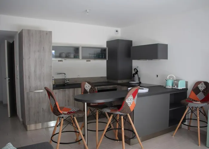 Centre Les Pins 1 Bedroom With Ac, Swimming Pool And Parking Appartement